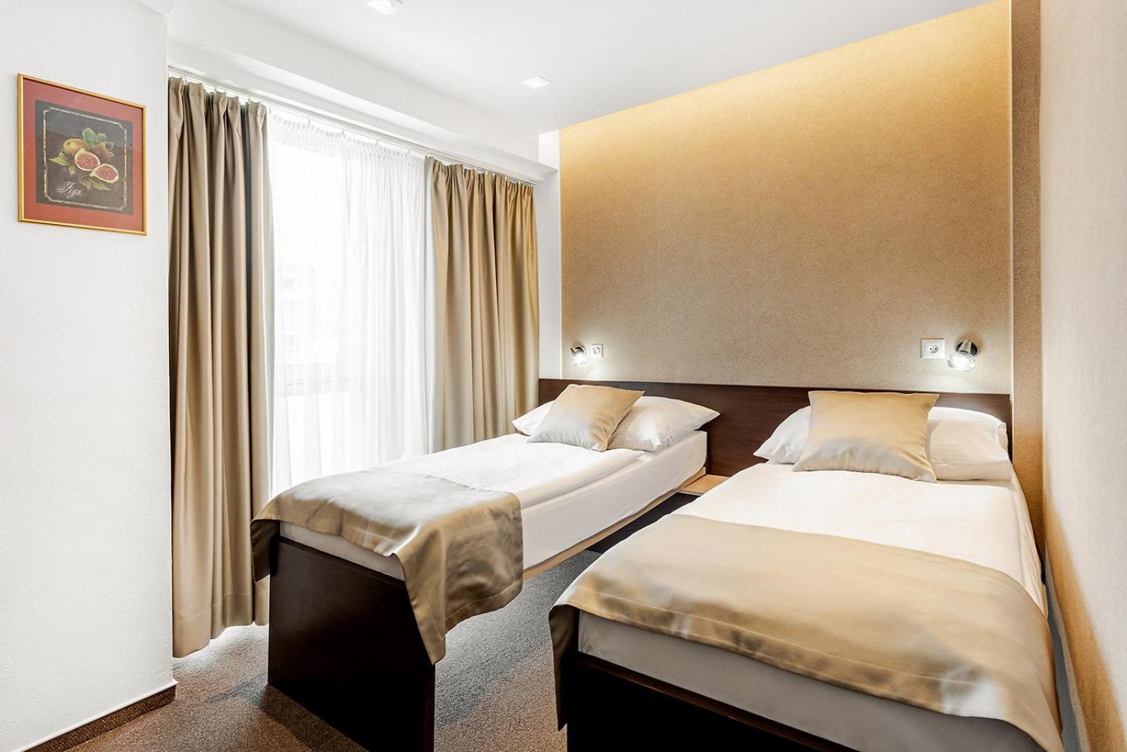 Hotel Saris 巴尔代约夫 外观 照片